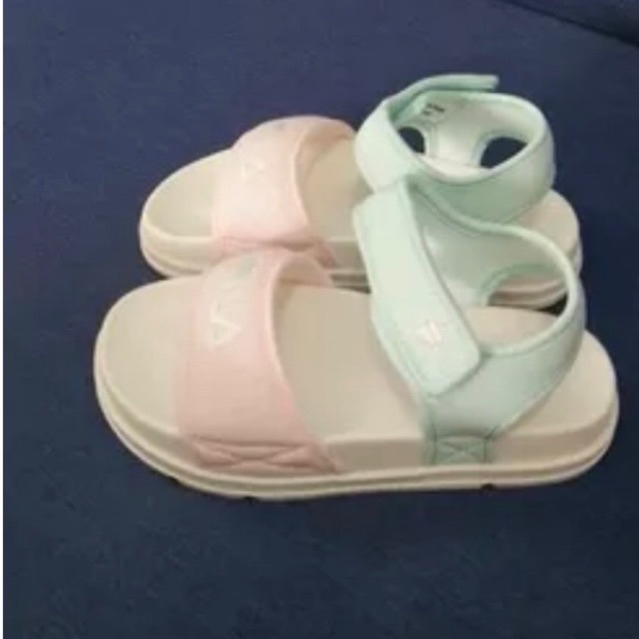 Dép sandal Fi.La hàng VNXK cho bé. Size Korea 170 => 230 tuỳ màu, size tính 230 = 23cm lòng bàn chân.