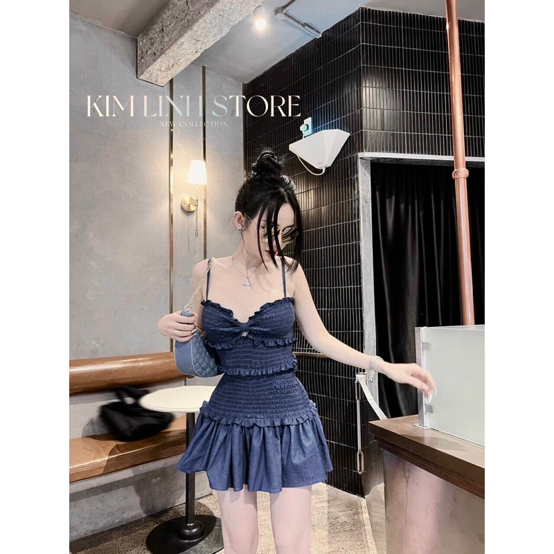 SET JEANS ÁO HAI DÂY NHÚN NGỰC VIỀN BÈO PHỐI CHÂN VÁY XẾP LI