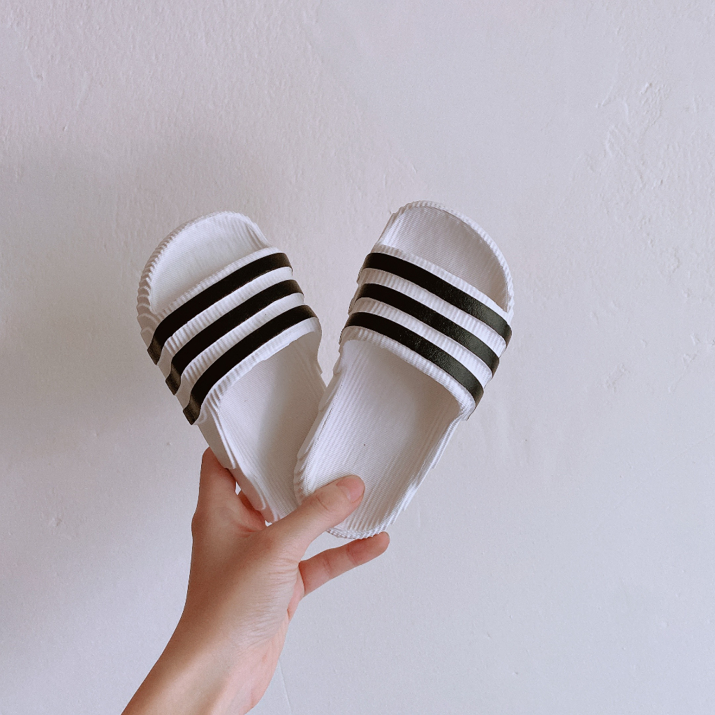 Dép Lê Siêu Nhẹ Đế Đúc Chống Trơn Quai Ngang 3 Sọc Hot Trend Cho Bé Trai 2-12 Tuổi K006