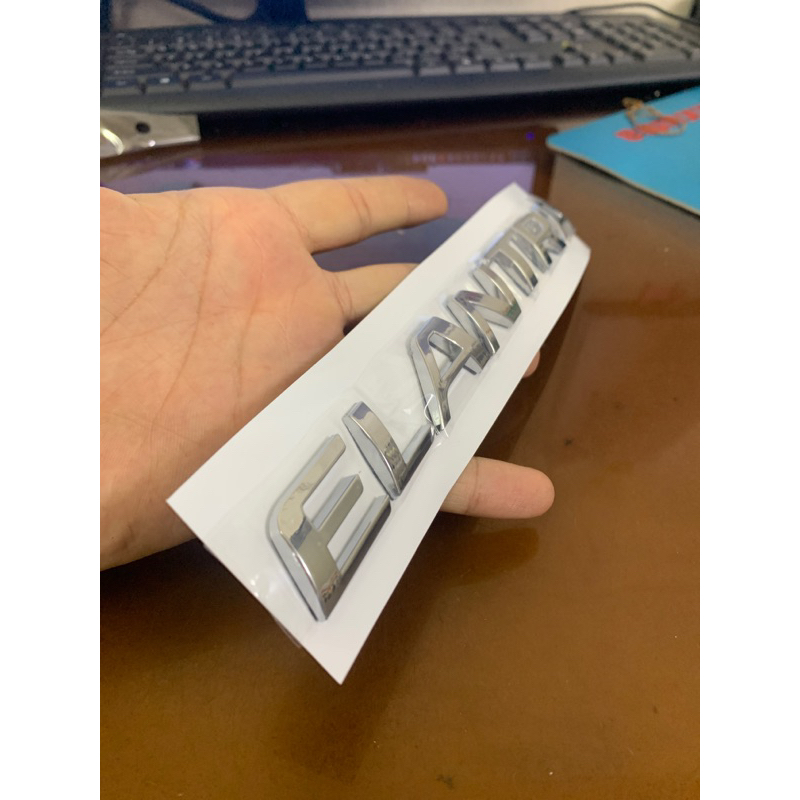 Tem Logo Chữ Nổi ELANTRA Dán Đuôi Xe