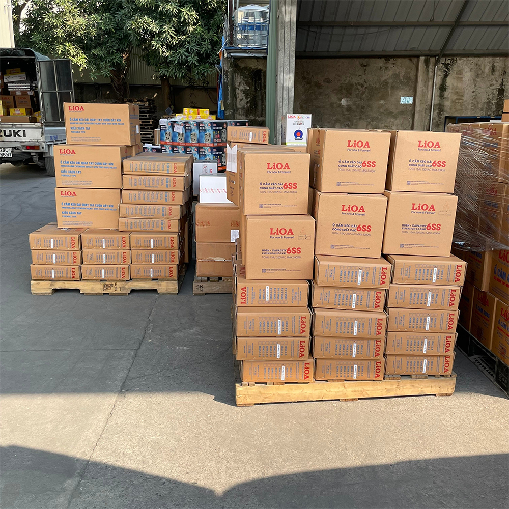 Ổ Cắm Kéo Dài Quay Tay LiOA Xách Tay Dài 10m Dây Rút Quay Tròn