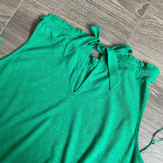 Áo ba lỗ nữ xanh lá