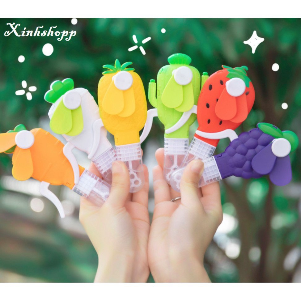 Quạt nhựa bóp tay mini 2 cánh hình ngũ cốc nhiều sắc màu kèm thổi bong bóng