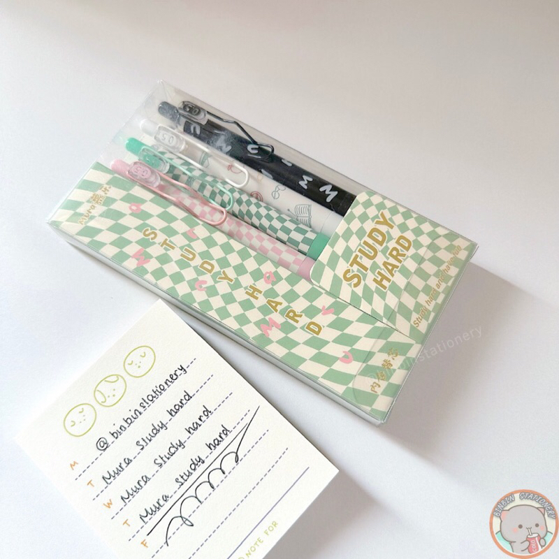 Set bút Mura Study Hard được tặng kèm ngòi 0,5mm gồm 4 màu pastel xinh xắn hồng, xanh, đen, trắng M-8116