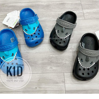 Sục Crocs cá mập dư xịn cho bé