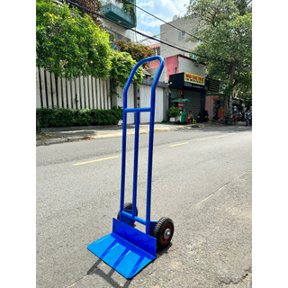 Xe đẩy hàng, xe vận chuyển hàng.