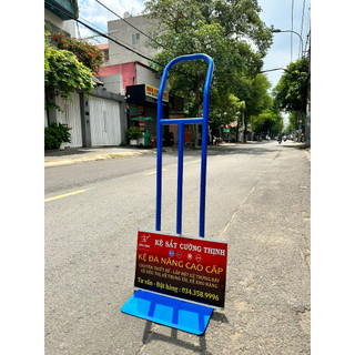 Xe đẩy hàng, xe vận chuyển hàng.