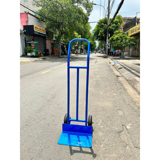 Xe đẩy hàng, xe vận chuyển hàng.