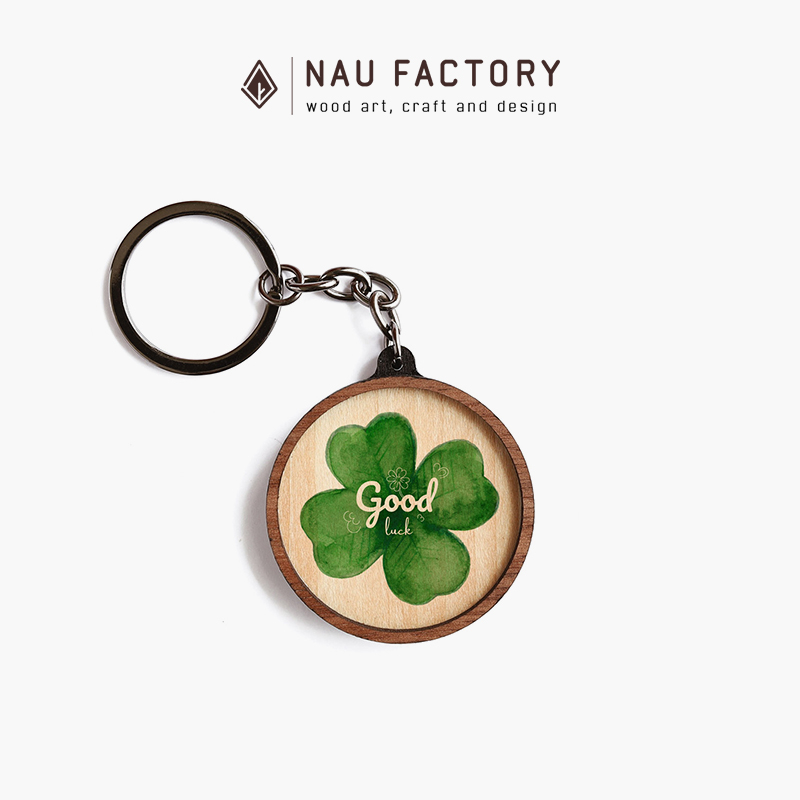 Móc khoá gỗ in hình thiết kế NAU FACTORY (in sắc nét không phai màu) – Cỏ 4 lá may mắn