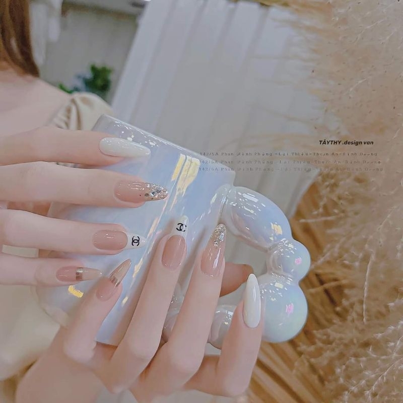 Nail box channel- kèm keo