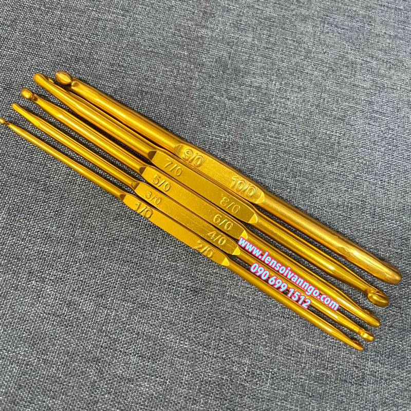 Bộ 5 kim móc cán vàng