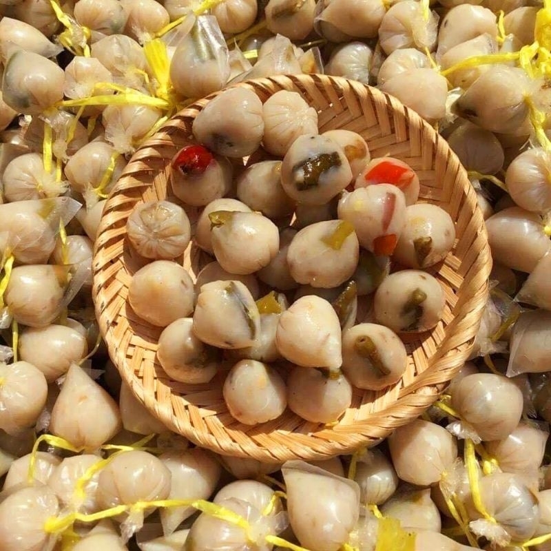 Nem cá Campuchia xâu 100 viên