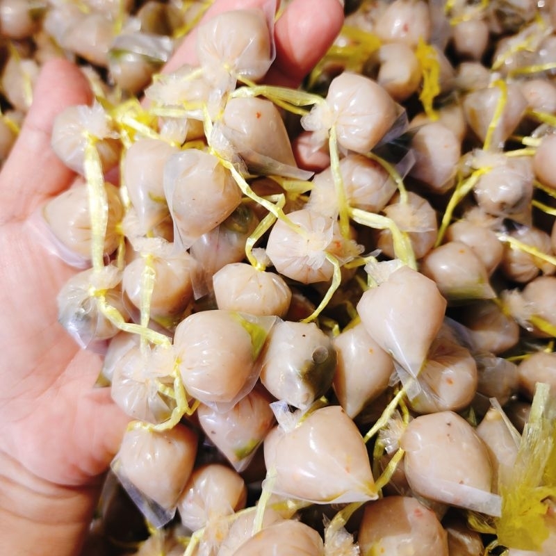 Nem cá Campuchia xâu 100 viên