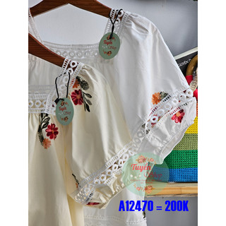Áo cổ vuông phối ren xinh xắn