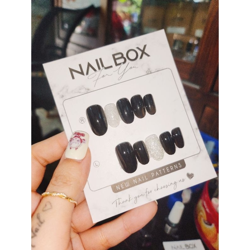 nailbox đen trắng