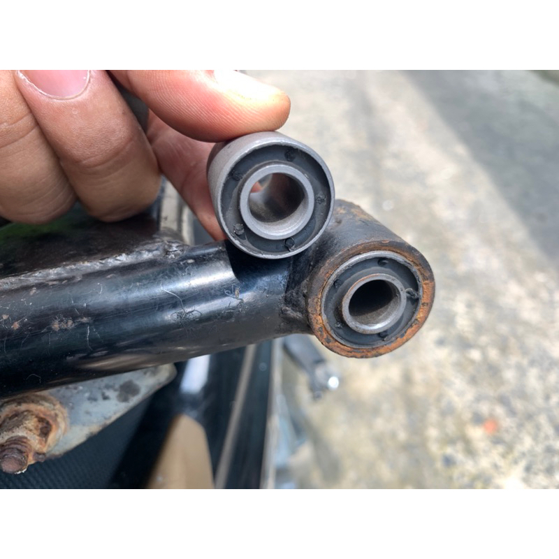 Ắc  gắp/ càng honda win100