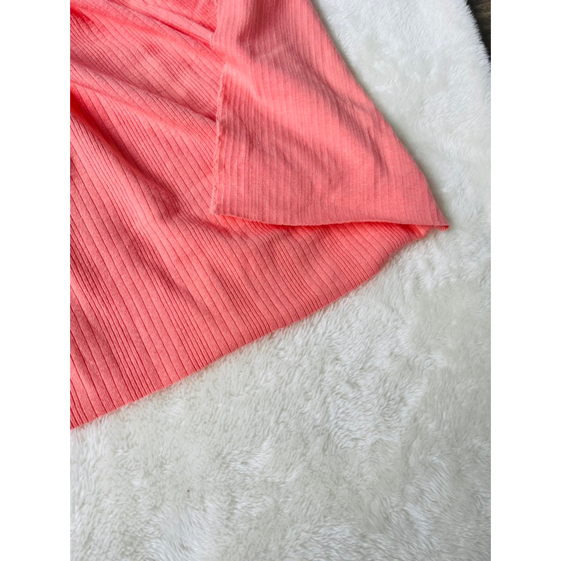 Vải thun gân màu xanh và cam loại vừa vặn