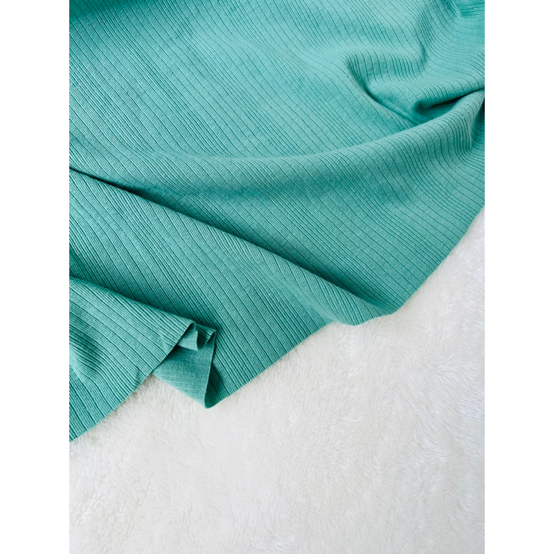 Vải thun gân màu xanh và cam loại vừa vặn