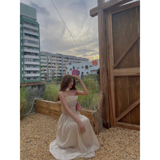 LIBE: Váy maxi lụa hàng thiết kế kèm choker bướm