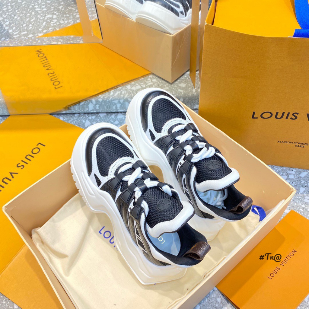 GIÀY THỂ THAO LV ĐEN TRẮNG NÂNG ĐẾ