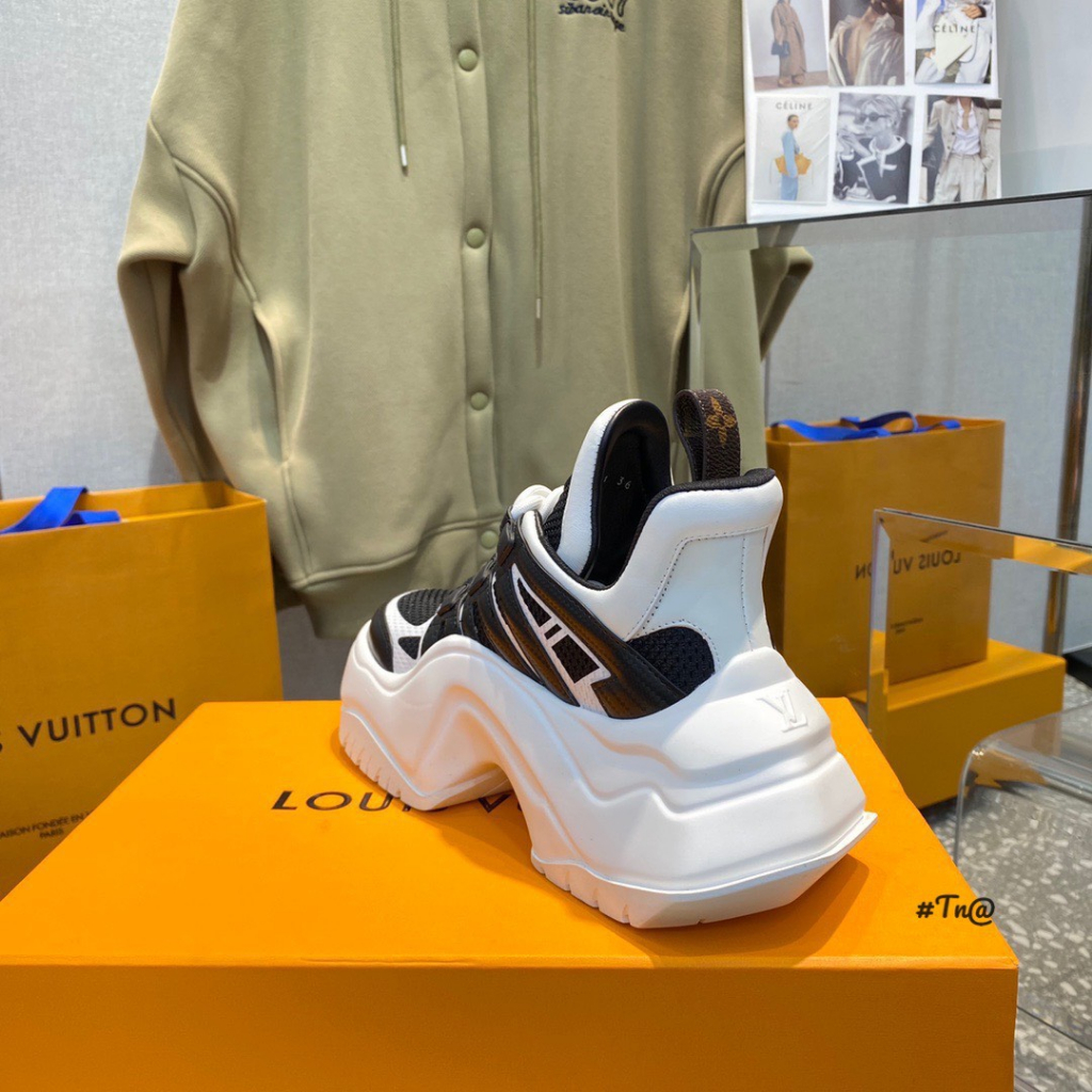 GIÀY THỂ THAO LV ĐEN TRẮNG NÂNG ĐẾ