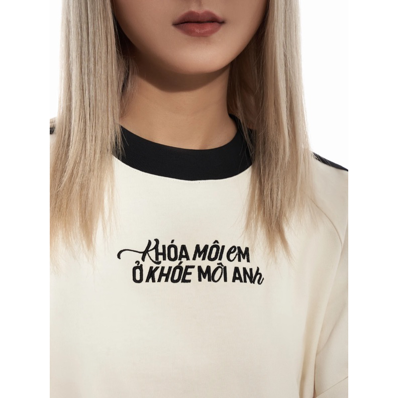 ÁO THUN NAM NỮ THÊU CHỮ KHOÁ MÔI EM Ở KHOÉ MÔI ANH 100% COTTON 250GSM