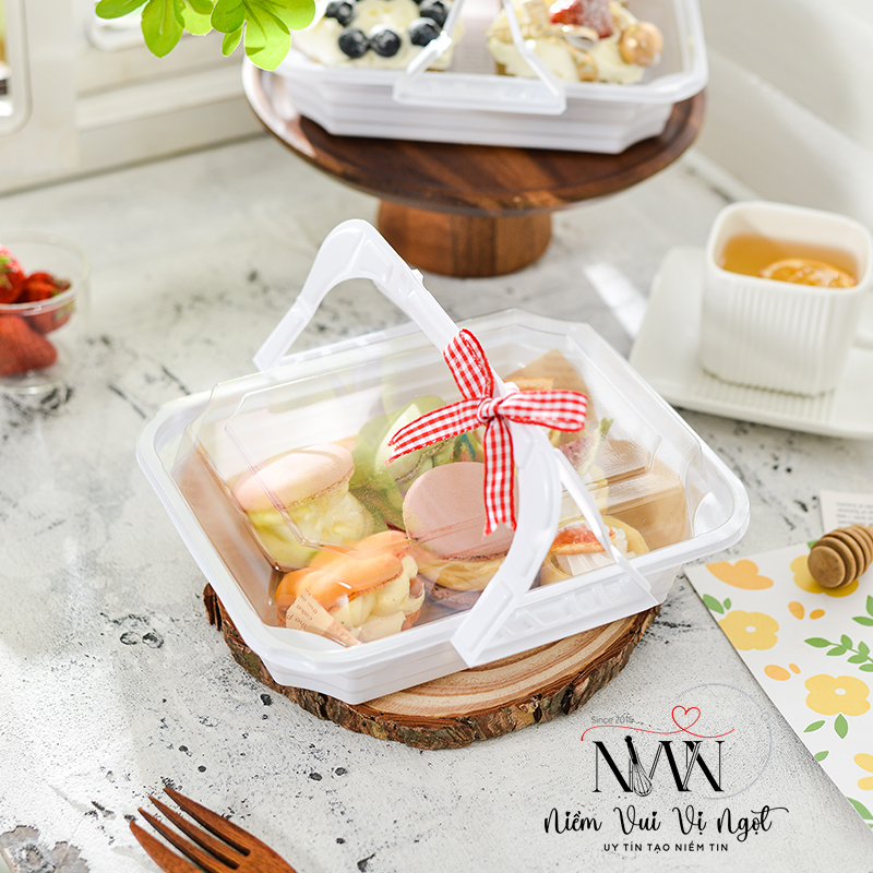 Hộp Nhựa Đế Trắng Nắp Trong Quai Xách Đựng Bánh Ngọt ~ JL899