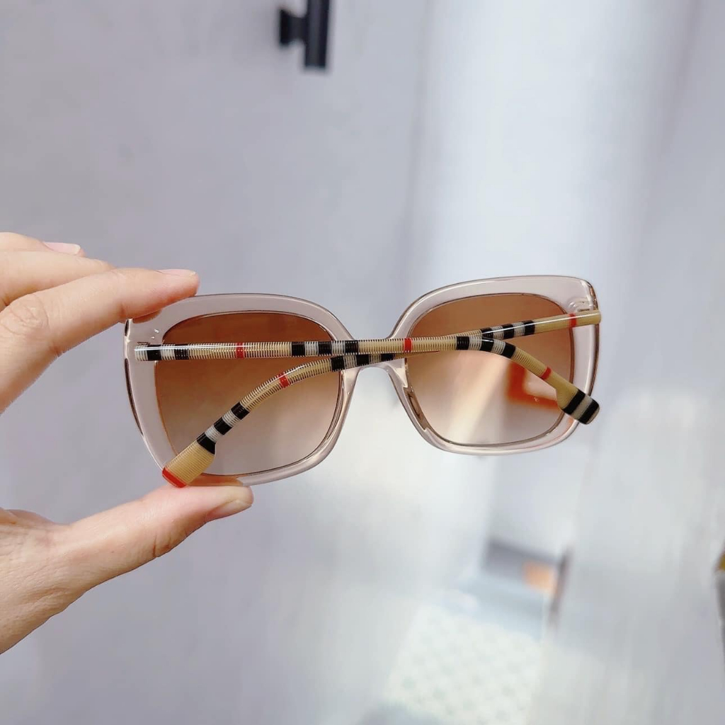 Kính mát Burberry Caroll gọng trong màu hồng, mắt nâu BE4323 400613