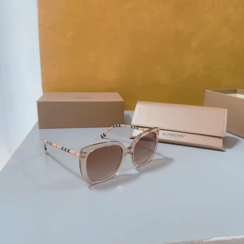 Kính mát Burberry Caroll gọng trong màu hồng, mắt nâu BE4323 400613
