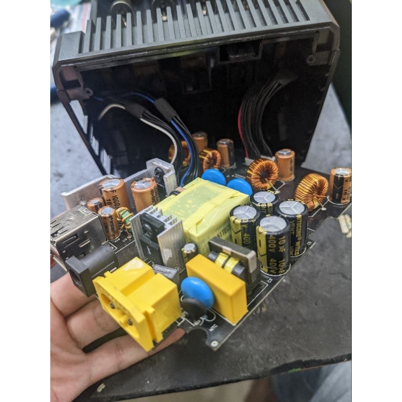 Sạc pin đa năng Nitcore I8 sạc pin 18650, sạc 8 pin song song8650, 26500, 26650, 18500, AA, AAA, C ,...)