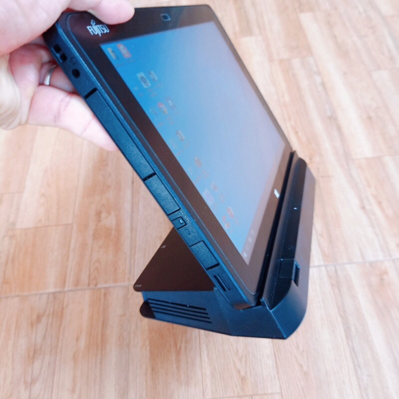 Laptop cảm ứng Fujitsu 2in1 có bút và dock sạt