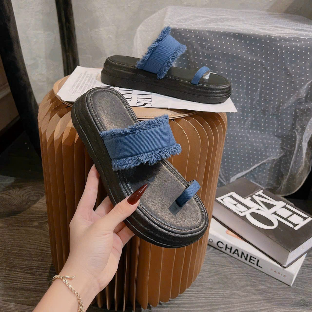 Dép xỏ ngón nữ đế bánh mì quai rách tua rua cực hót