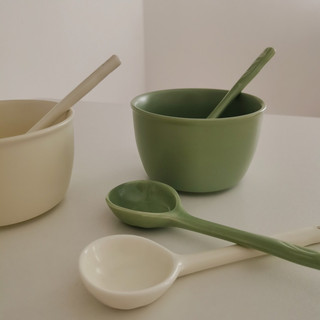 Set 1 bát + 1 thìa sứ phong cách đơn giản