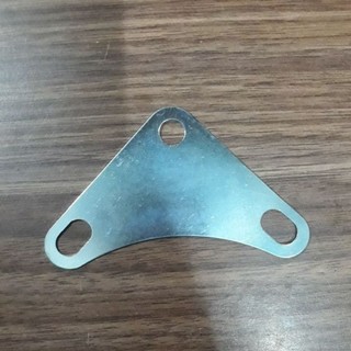 Bas tam giác bắt kệ sắt V lỗ
