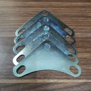 Bas tam giác bắt kệ sắt V lỗ