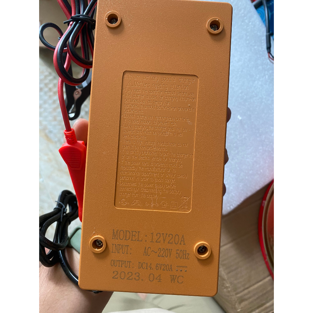 Sạc 3s 12,6v 20A cho pin Li-ion và 4s 14.6V 20A cho pin sắt Lifepo4