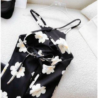 Đầm body hở lưng hoa