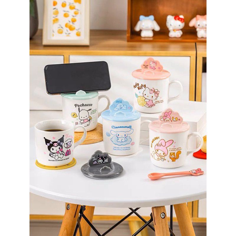 Ly / cốc sứ Sanrio kèm nắp kiêm giá đỡ điện thoại