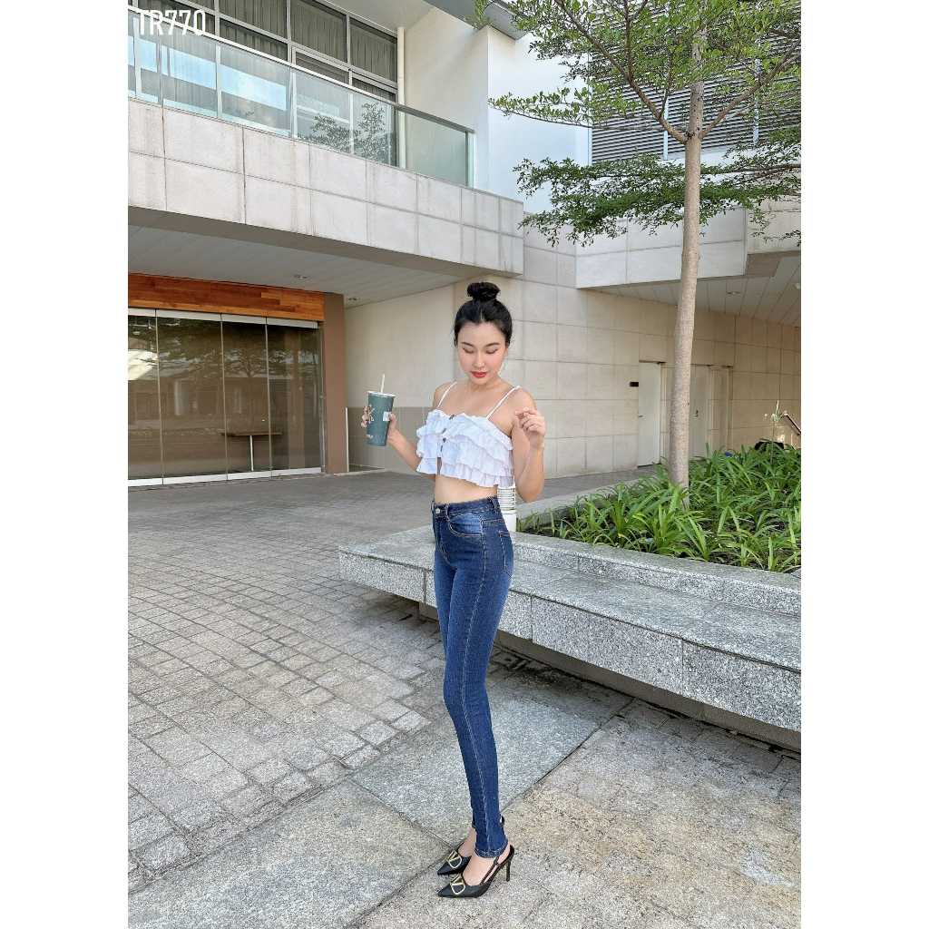 Quần jeans nữ ôm trơn màu xanh đậm cạp 1 nút TR770