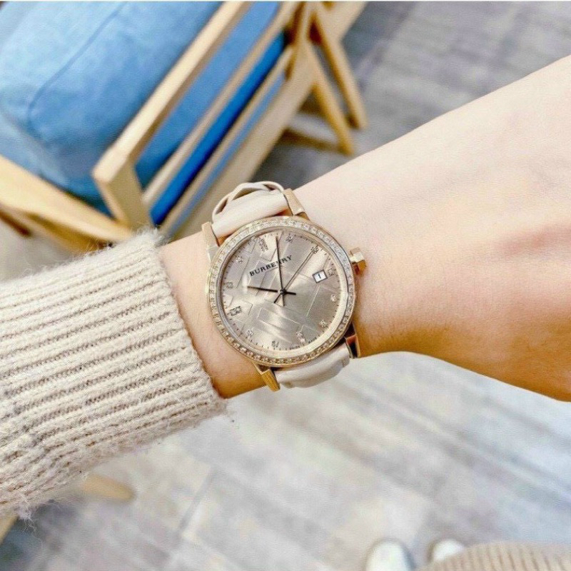 Đồng hồ nữ BUBERRY dây da cao cấp ko bong tróc siêu hot trên thị trường, chống nước, bảo hành 12 tháng
