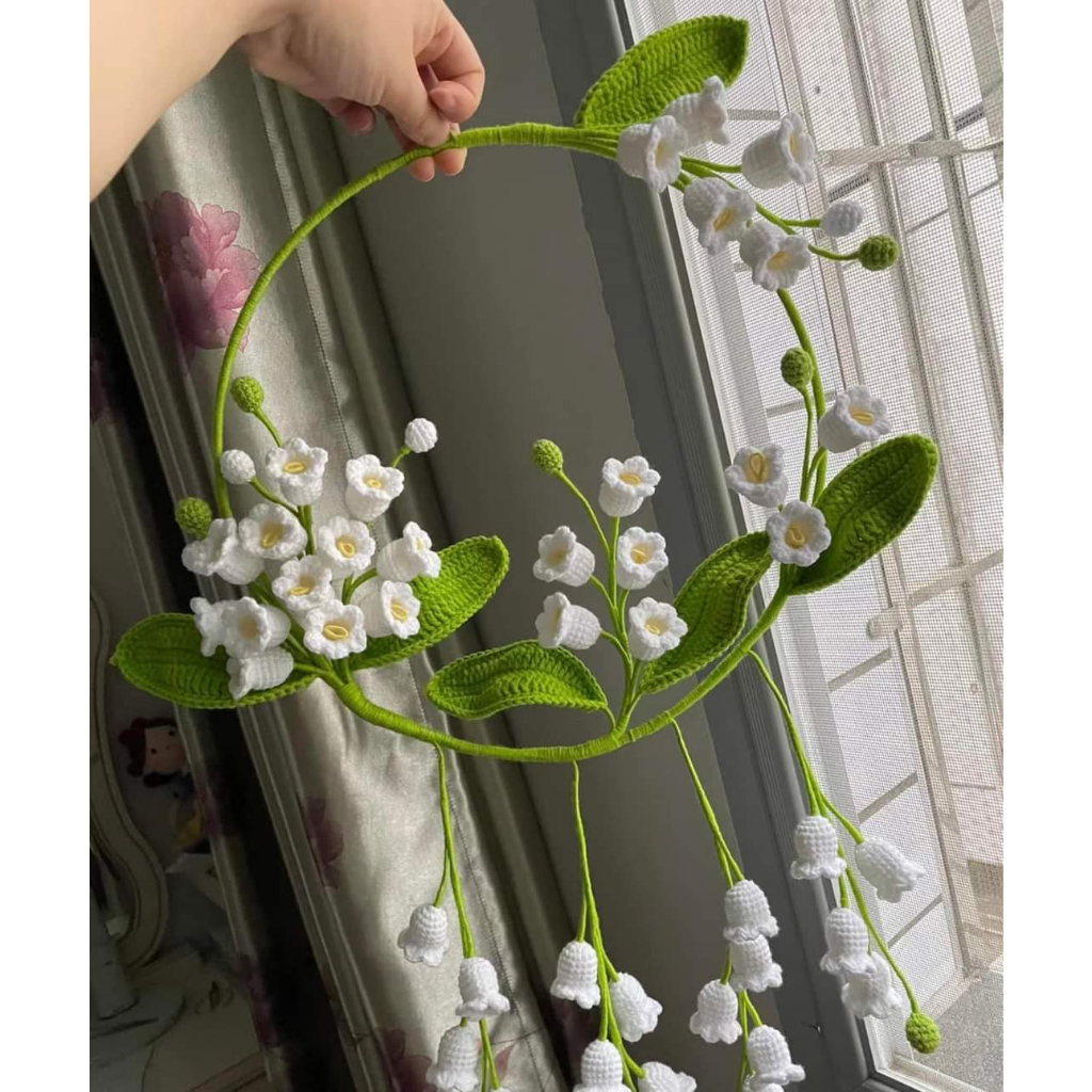 Vòng hoa linh lan len decor phòng