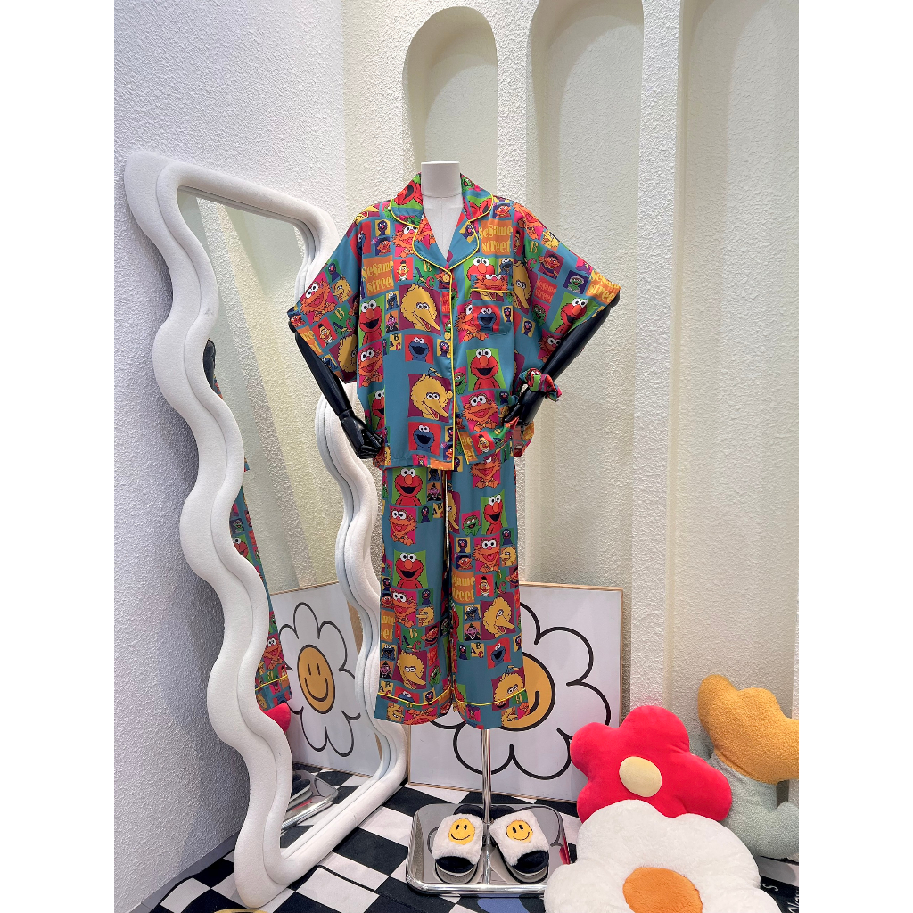 Bộ Pijama quần dài, áo tay dơi in hình hoạt hình elmo kèm cột tóc - HN1444