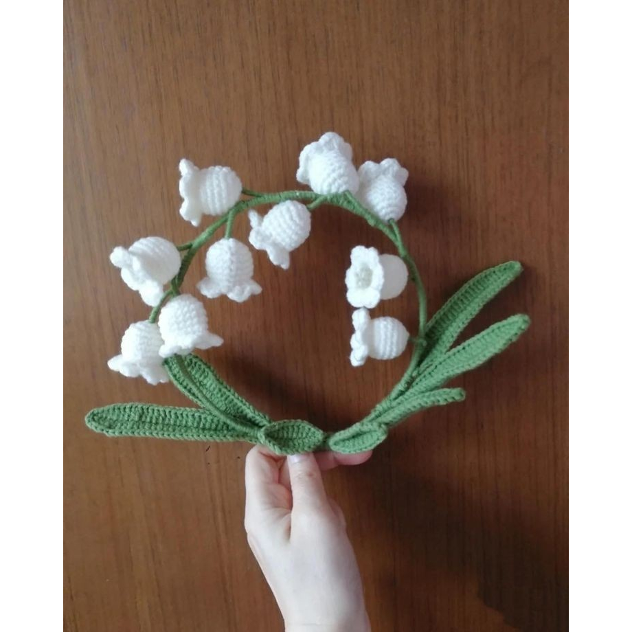 Vòng hoa linh lan len decor phòng