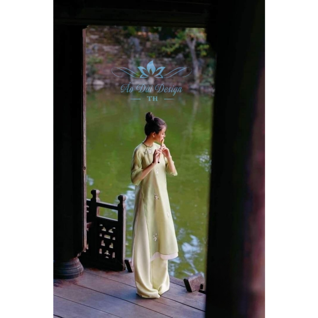 Áo dài cách tân chất liệu tơ óng họa tiết thêu - màu cốm - trẻ trung