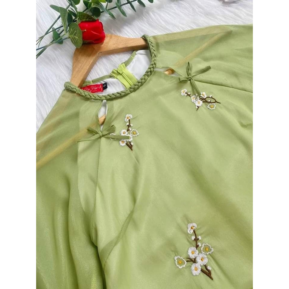 Áo dài cách tân chất liệu tơ óng họa tiết thêu - màu cốm - trẻ trung