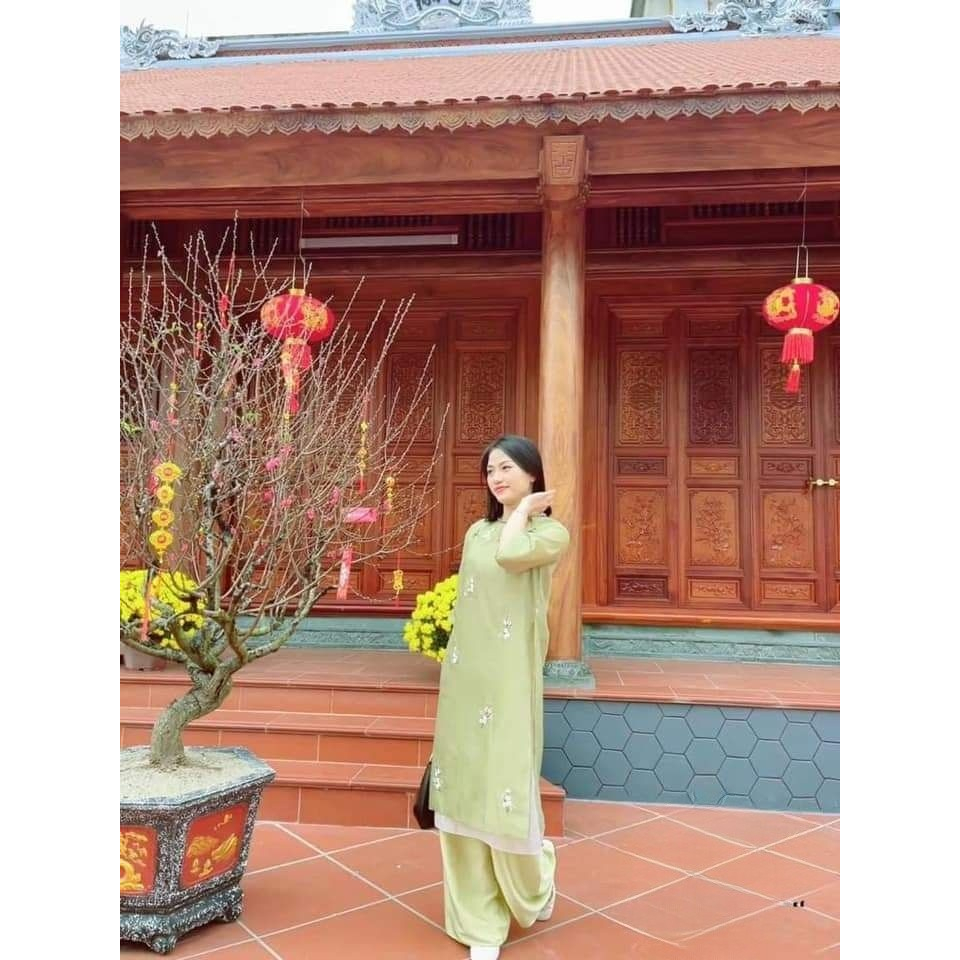 Áo dài cách tân chất liệu tơ óng họa tiết thêu - màu cốm - trẻ trung