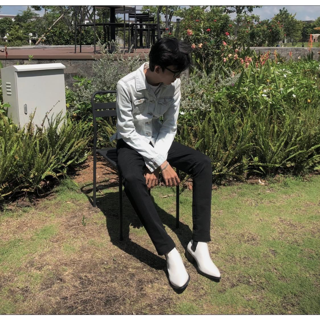 THE DAKANA Monochrome Chelsea Boots, Giày Bốt Nam Trắng Đế Đen Cao 5cm Da Bò nguyên tấm khâu gót gỗ Bảo Hành 12 tháng