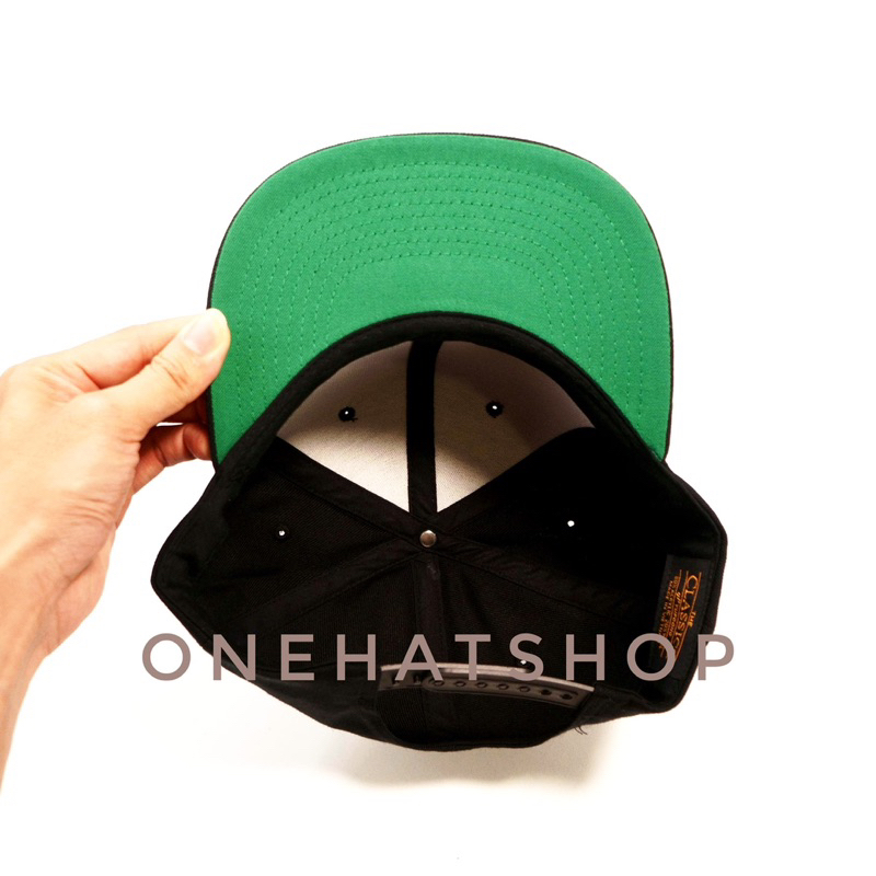 Nón snapback trơn đen mặt dưới xanh lá chất lượng cao