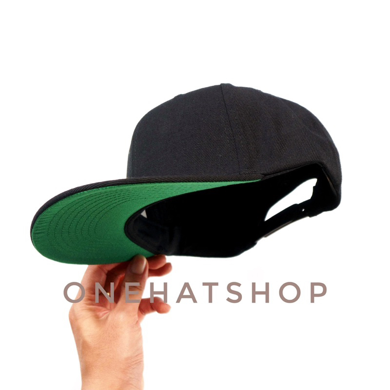 Nón snapback trơn đen mặt dưới xanh lá chất lượng cao