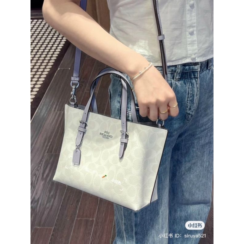 TÚI C0ACH MOLLIE TOTE 25 DA MỊN CỰC SANG